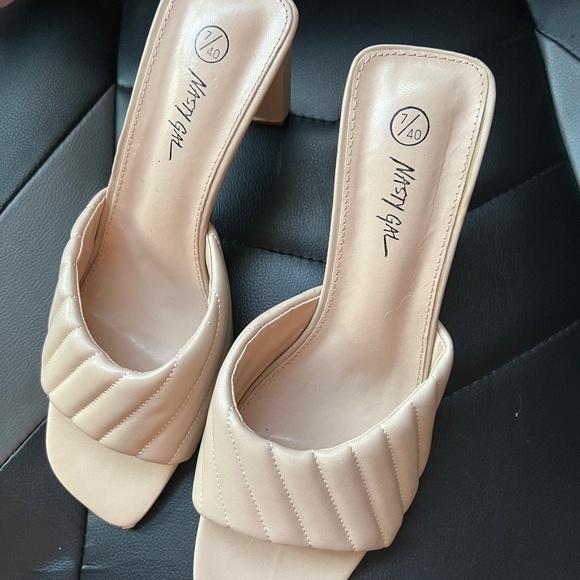 Nasty Gal Beige Quilted Sandals - Picture 4 of 6
